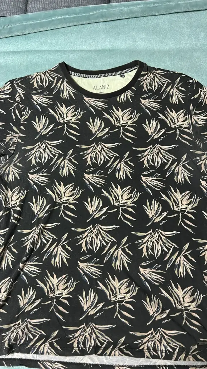 Polera con estampado de aves coloridas - 3