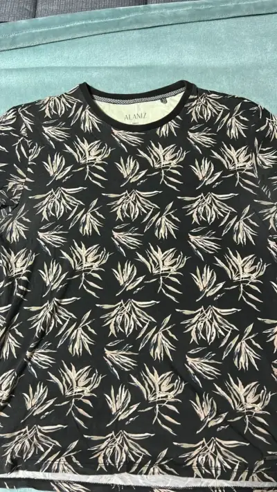 Polera con estampado de aves coloridas - miniatura 3