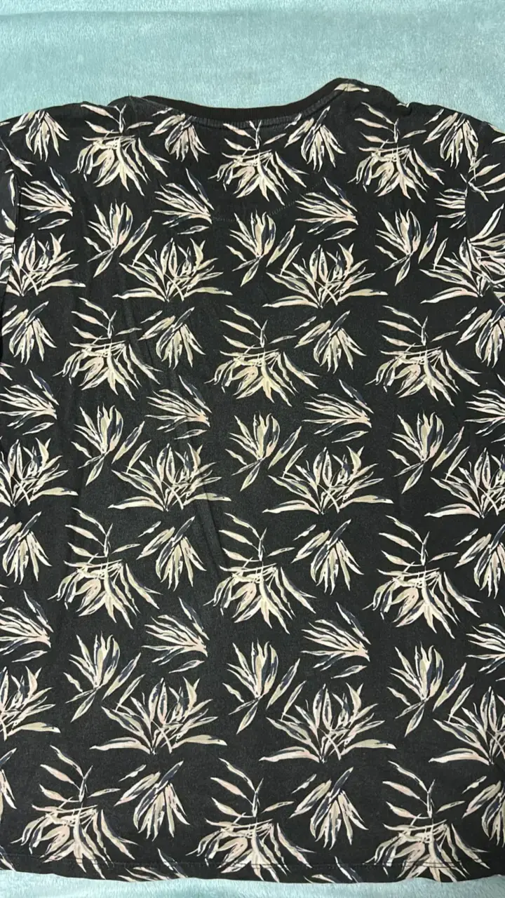 Polera con estampado de aves coloridas - 5
