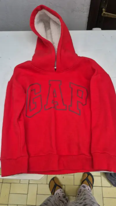 Polerón rojo con capucha GAP para niños - miniatura 1