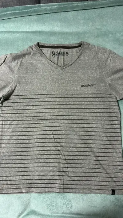 Polera gris a rayas Aussie - miniatura 1