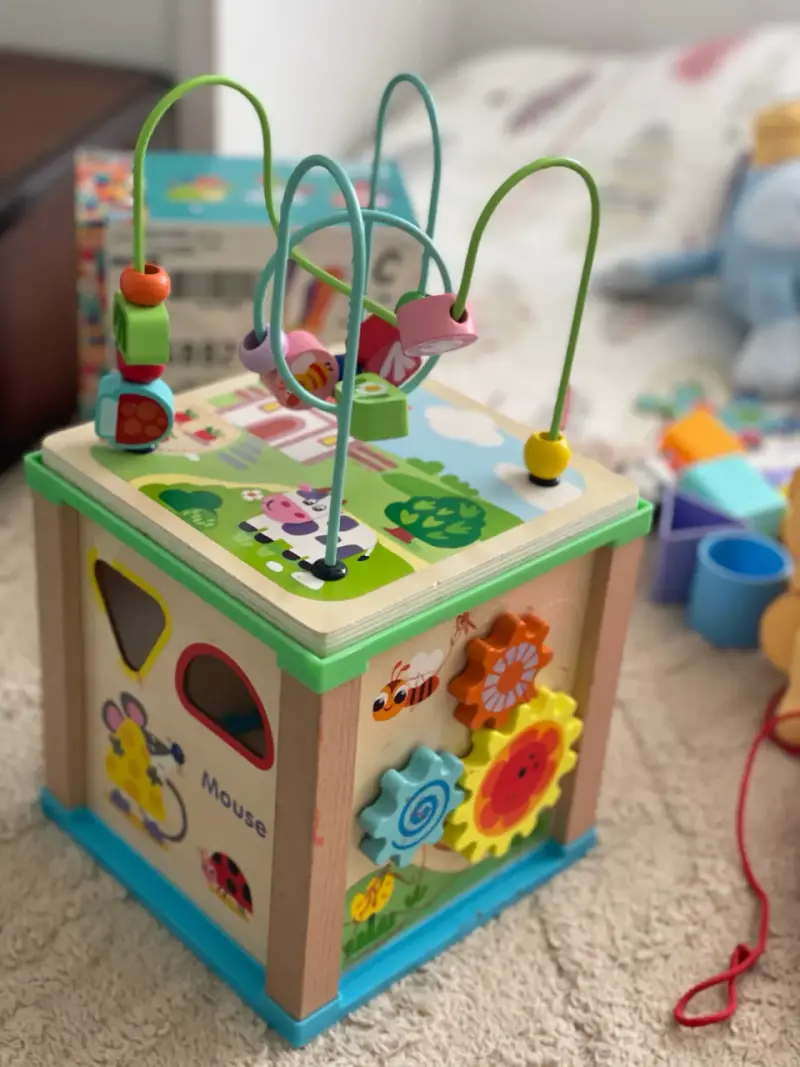 Cubo didáctico de madera para bebé - 2