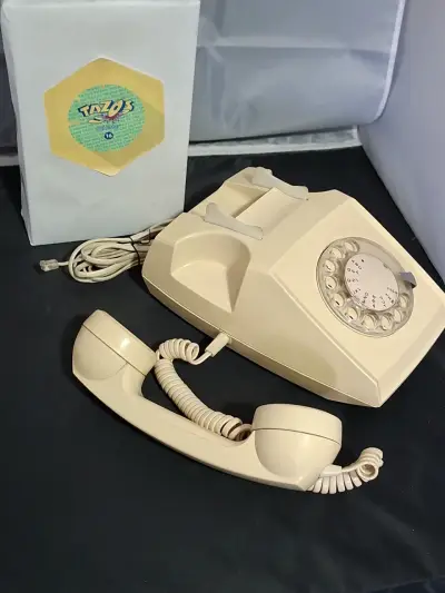 Teléfono de disco vintage beige - miniatura 2