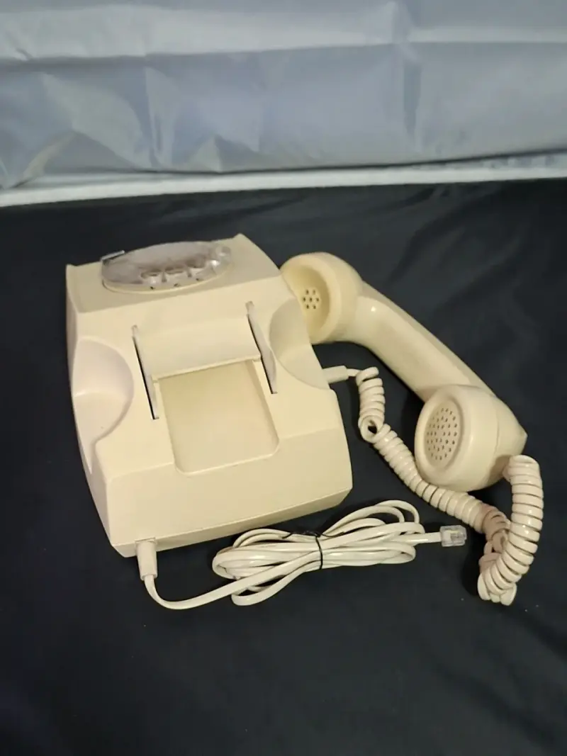 Teléfono de disco vintage beige - 4