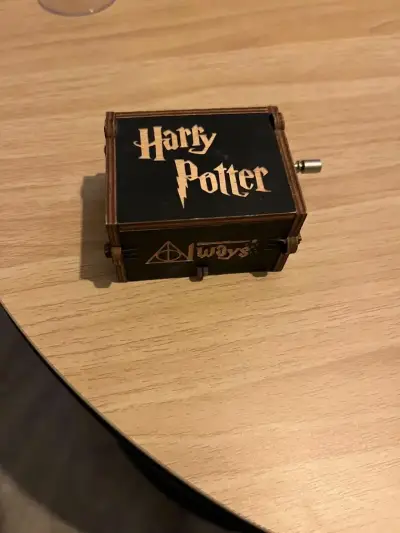 Caja de música Harry Potter temática mágica - miniatura 1