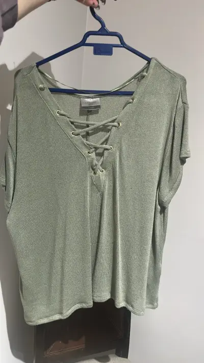 Polera verde con cordones Apology talla XL - miniatura 1