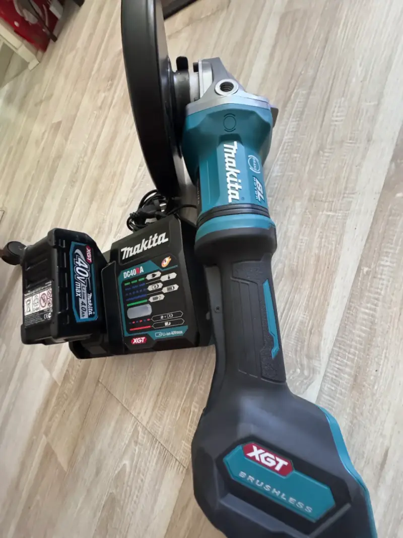 Esmeriladora angular Makita XGT Brushless 40V - 1