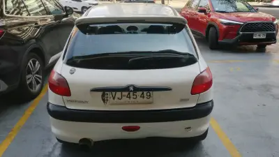 Peugeot 206 usado en buen estado - miniatura 1
