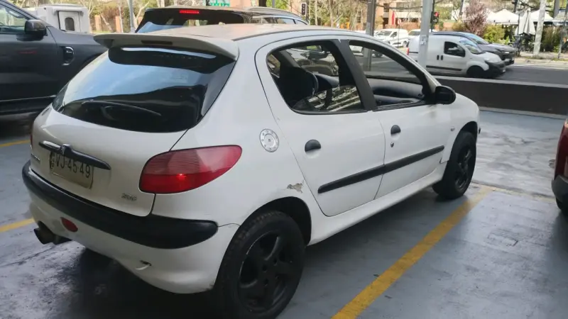Peugeot 206 usado en buen estado - 2