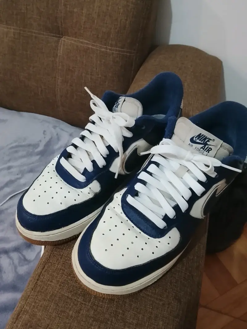 Zapatillas Nike Air Force 1 Azul y Blanco - 3