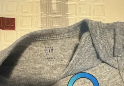 Body de bebé gris Baby Gap 3-6 meses - miniatura 3