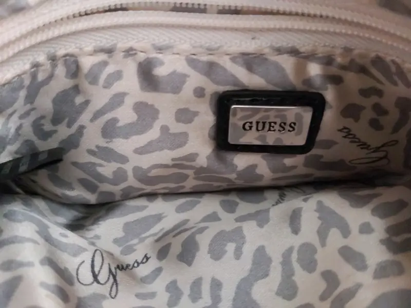Cartera de mano negra Guess Los Angeles - 3