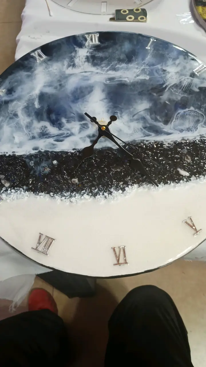Reloj de pared decorativo con diseño artístico - 1