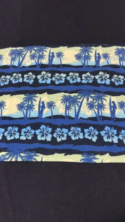 Polera negra con estampado tropical - miniatura 3