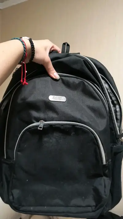 Mochila negra para laptop 15 pulgadas - miniatura 4