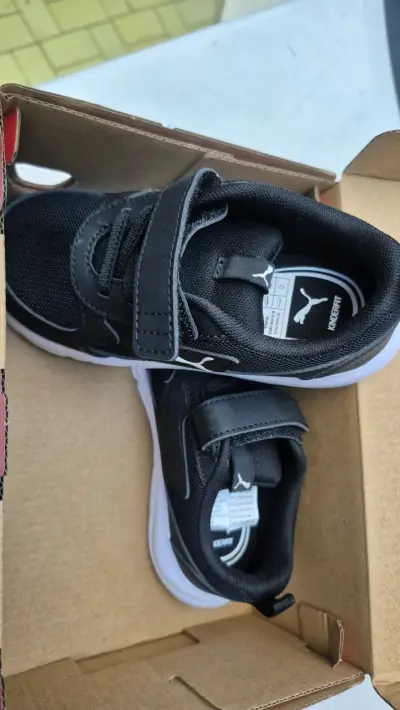 Zapatillas negras para niños Puma Fun Racer - miniatura 1