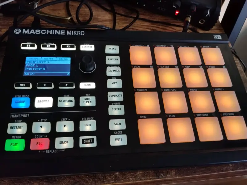 Controlador MIDI Maschine Mikro mk2