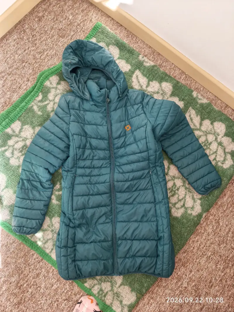 Chaqueta acolchada con capucha verde para mujer