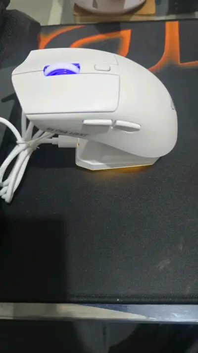 Mouse inalámbrico ultra ligero para gaming - miniatura 1