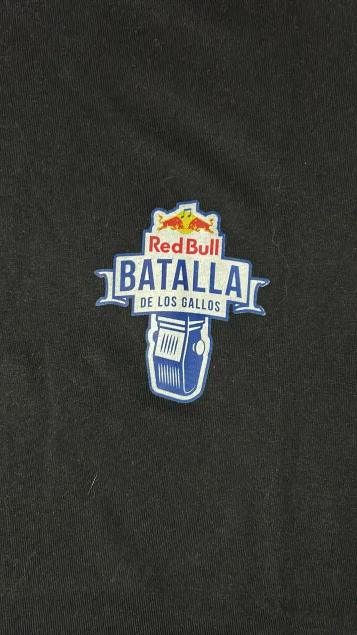 Polera Negra Red Bull Batalla de los Gallos