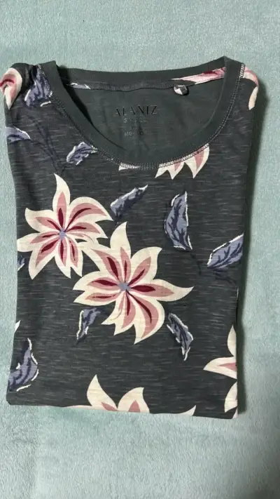 Polera floral gris Alaniz de algodón - miniatura 4