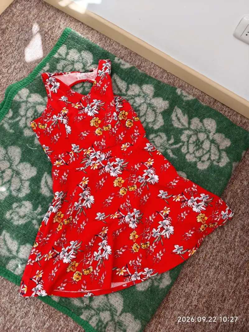 Vestido rojo floral sin mangas para mujer