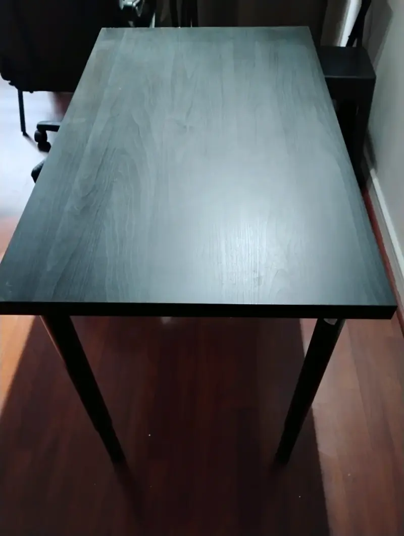 Mesa IKEA Linmon negra con patas ajustables - 2
