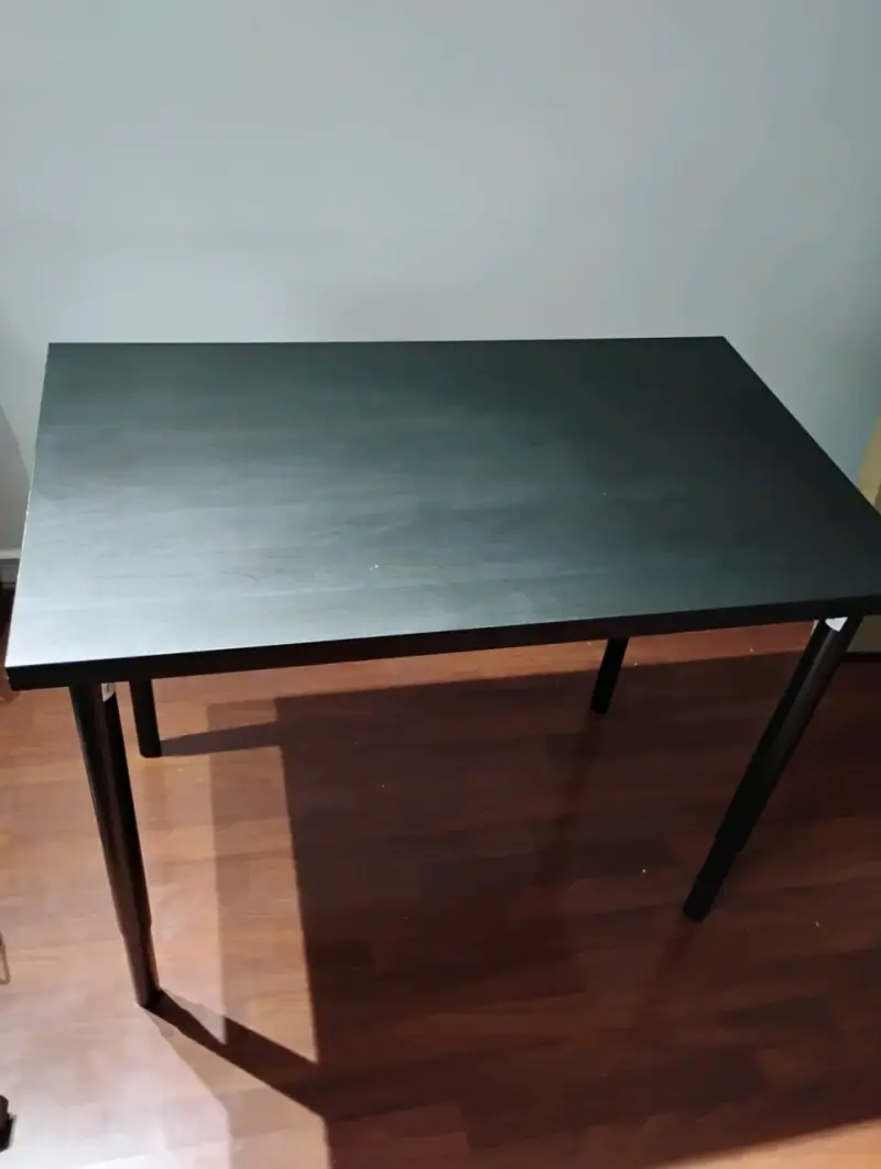 Mesa IKEA Linmon negra con patas ajustables - 3