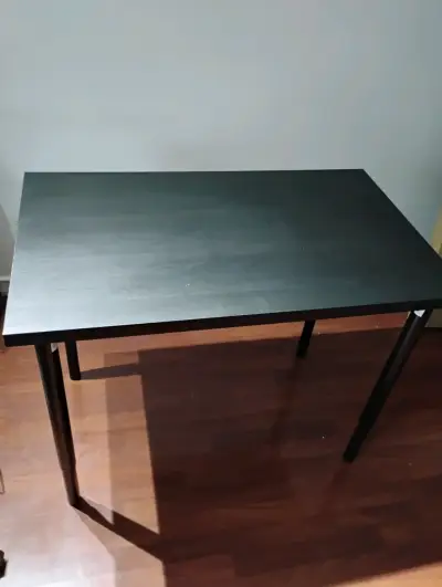 Mesa IKEA Linmon negra con patas ajustables - miniatura 3