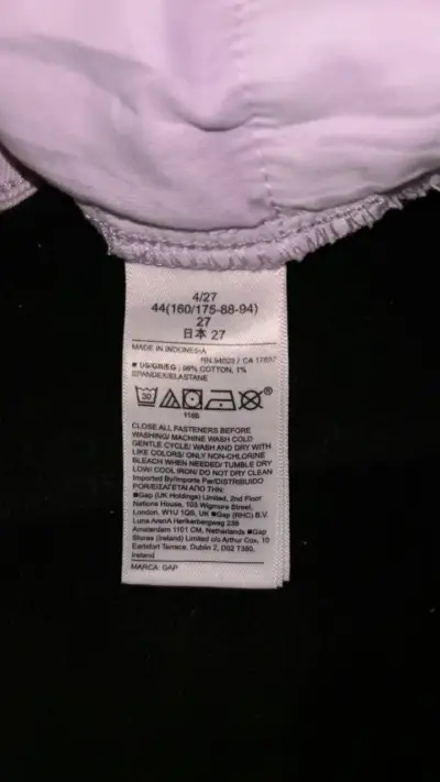 Shorts de mezclilla GAP lila desgastados - miniatura 4