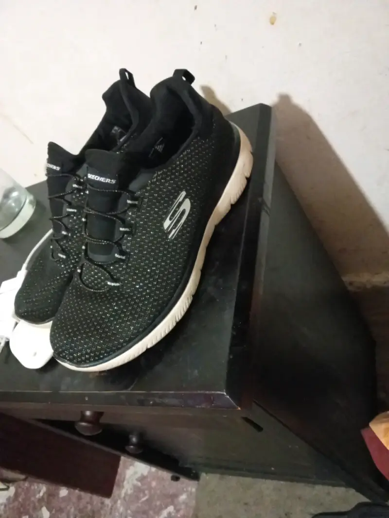 Zapatillas deportivas negras Skechers para hombre