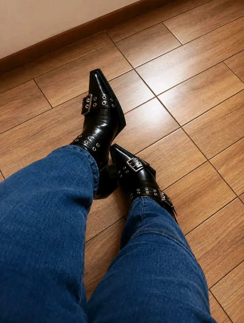Botines de cuero  CMORAN con hebillas metálicas