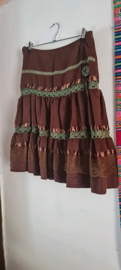 Falda marrón con encaje verde estilo bohemio - miniatura 2