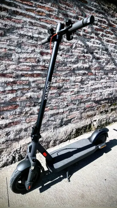Scooter eléctrico Xiaomi - miniatura 1