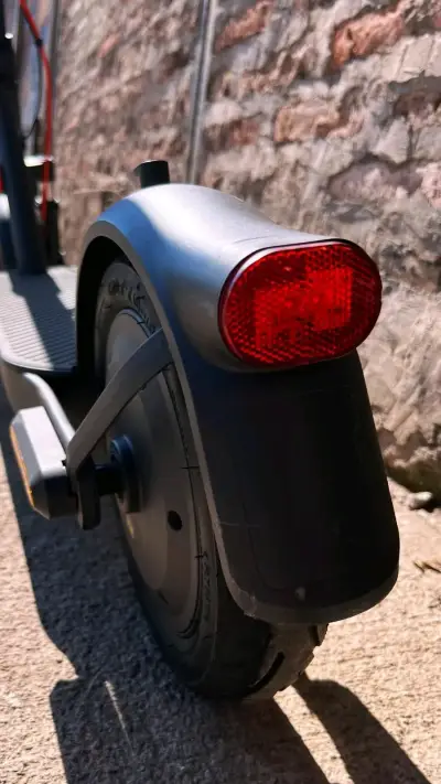 Scooter eléctrico Xiaomi - miniatura 3