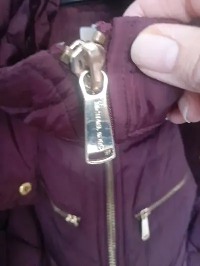Parka largo burdeos con capucha de piel sintética - miniatura 1