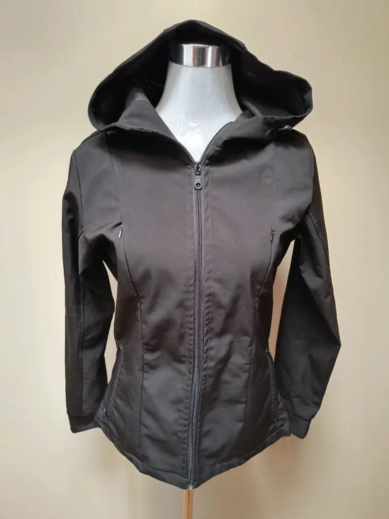 Chaqueta negra con capucha para mujer - 1