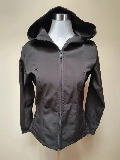 Chaqueta negra con capucha para mujer - miniatura 1