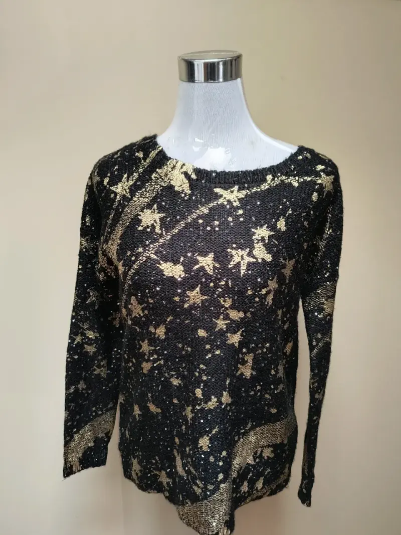 Suéter negro con estrellas doradas Desigual - 1