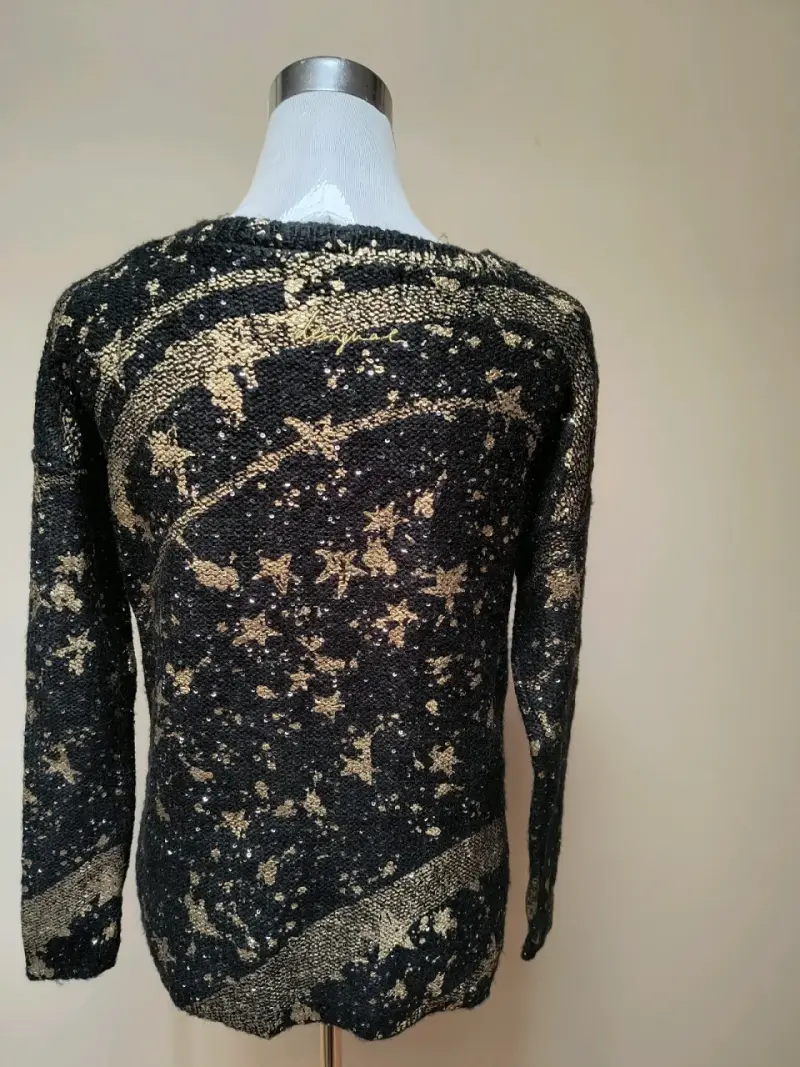 Suéter negro con estrellas doradas Desigual - 3