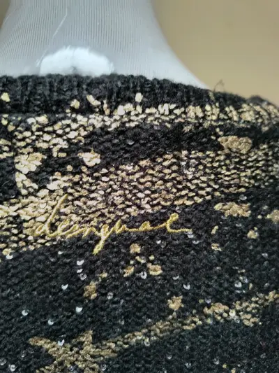 Suéter negro con estrellas doradas Desigual - miniatura 4