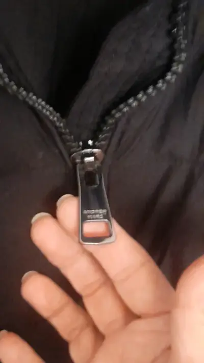 Parka negro Andrew Marc con capucha - miniatura 3