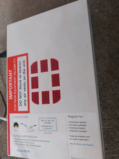 Firewall Fortinet FortiGate 50E con adaptador - miniatura 2