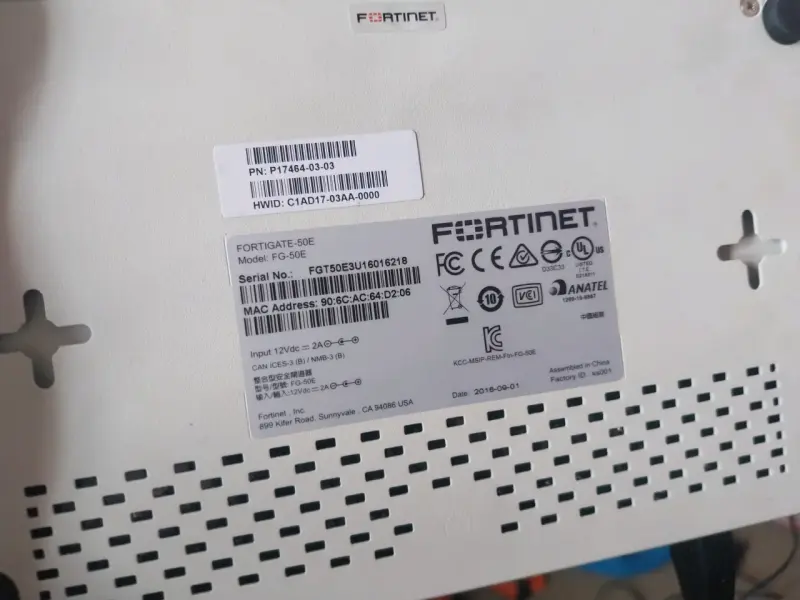 Firewall Fortinet FortiGate 50E con adaptador - 3