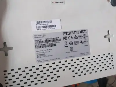 Firewall Fortinet FortiGate 50E con adaptador - miniatura 3