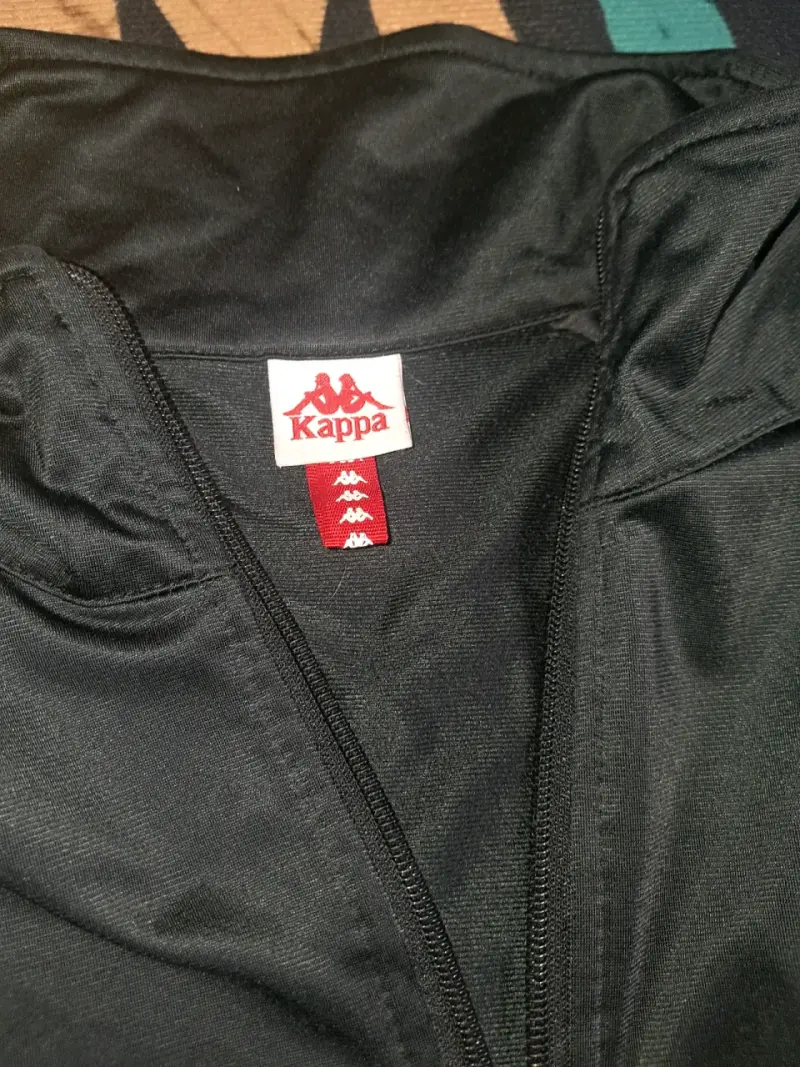 Chaqueta deportiva Kappa negra con franjas - 2