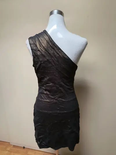 Vestido color bronce de un solo hombro Express - miniatura 2