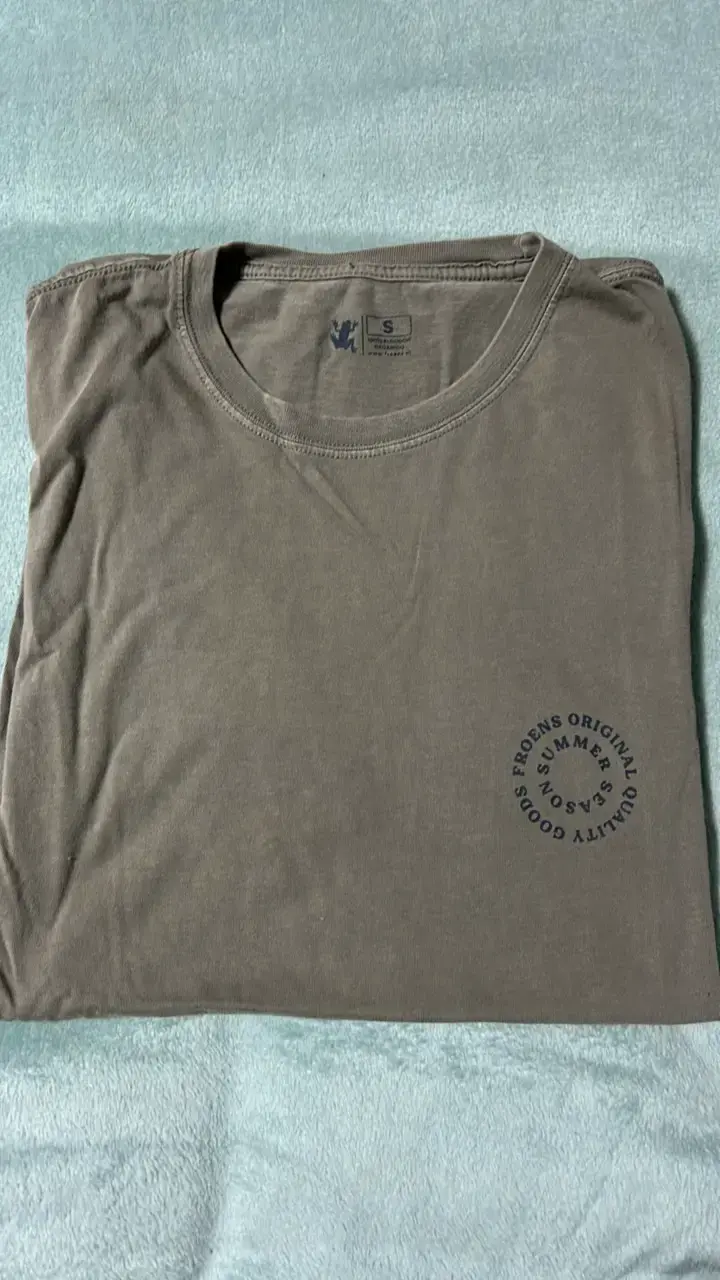 Polera casual Froens Original color gris