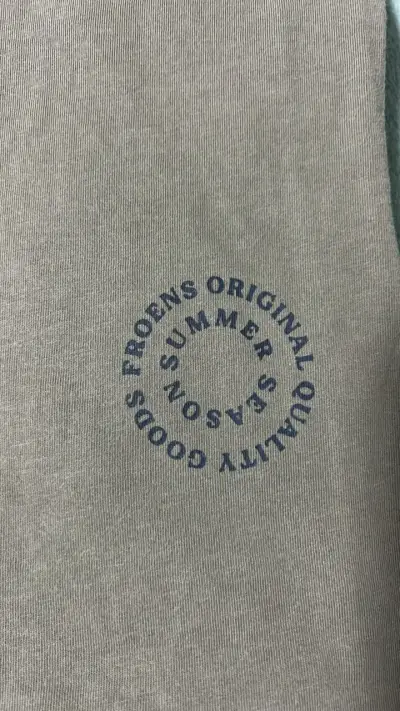 Polera casual Froens Original color gris - miniatura 2