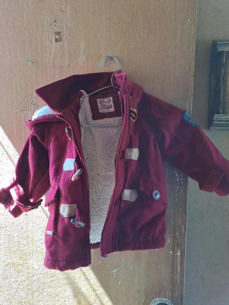 Chaqueta infantil roja con capucha Beach Blue - 1